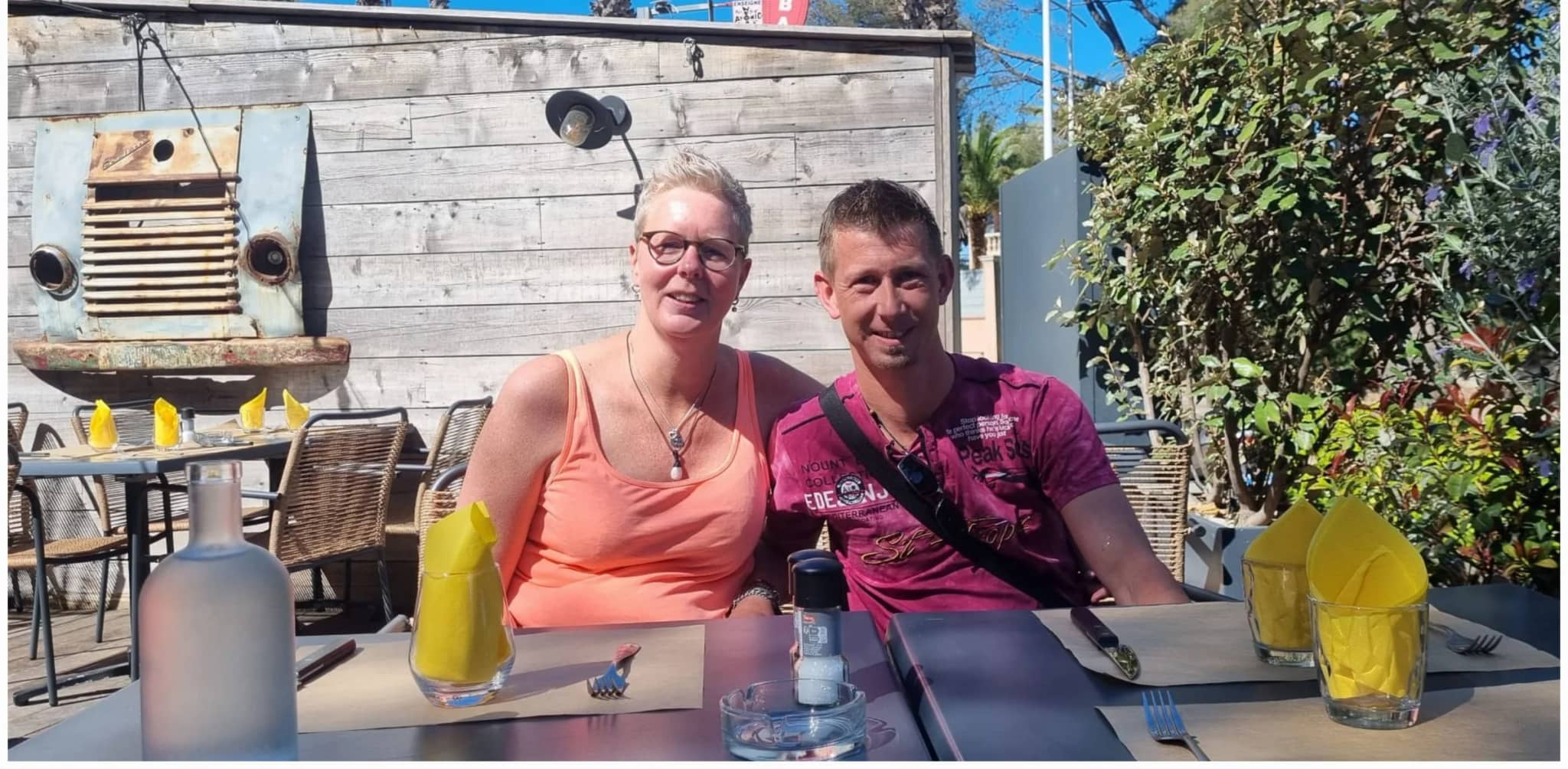 Joey en Leonie, de eigenaren van de camping
