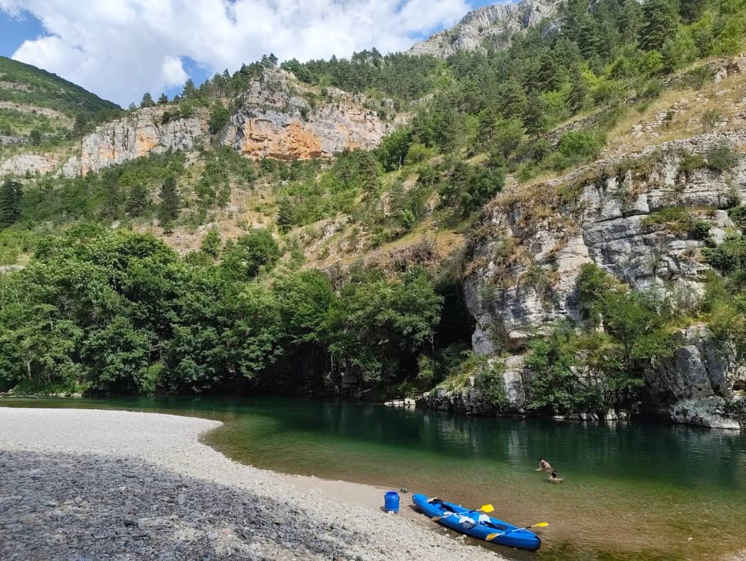 Kano's op het kiezelstrand in de Gorges du Tarn